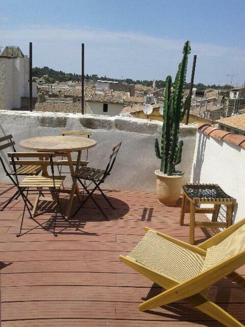 Appartement Avec Terrasse Panoramique Au Coeur De Nimes Nîmes Exterior foto