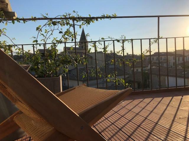 Appartement Avec Terrasse Panoramique Au Coeur De Nimes Nîmes Exterior foto